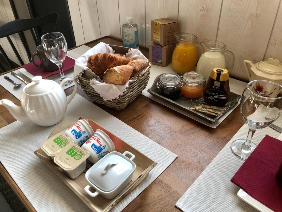 Le Grenier Du Jardin Bed & Breakfast Pontorson Dış mekan fotoğraf