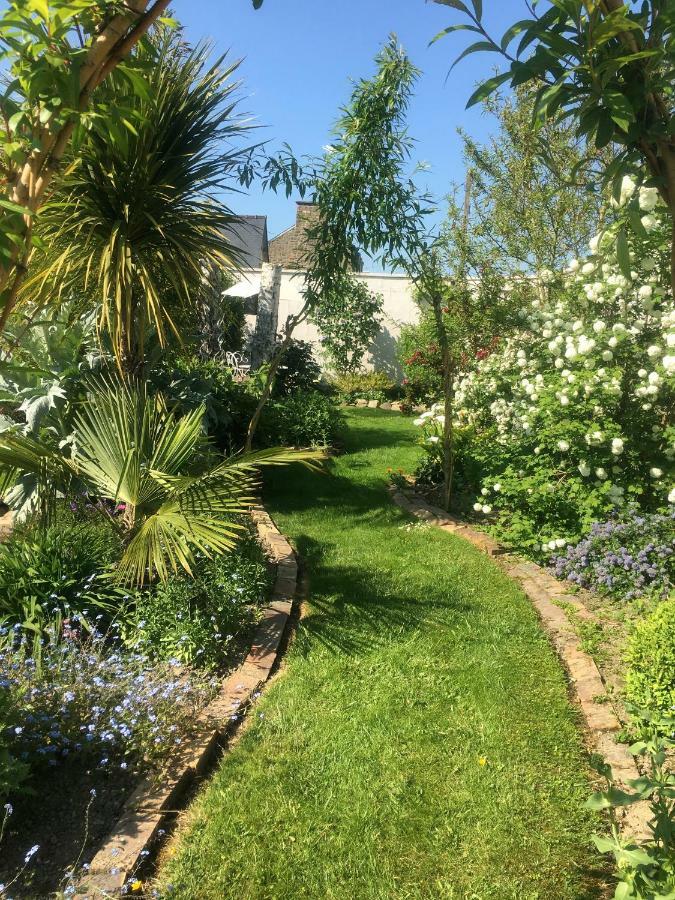 Le Grenier Du Jardin Bed & Breakfast Pontorson Dış mekan fotoğraf