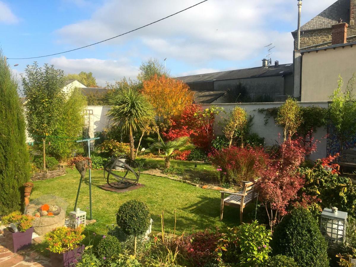 Le Grenier Du Jardin Bed & Breakfast Pontorson Dış mekan fotoğraf